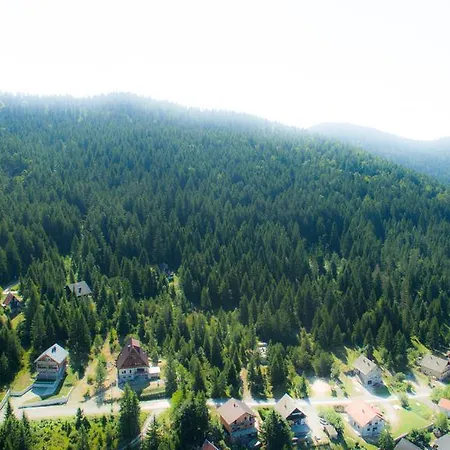 Kuca Ulaga Feriehus Ravna Gora